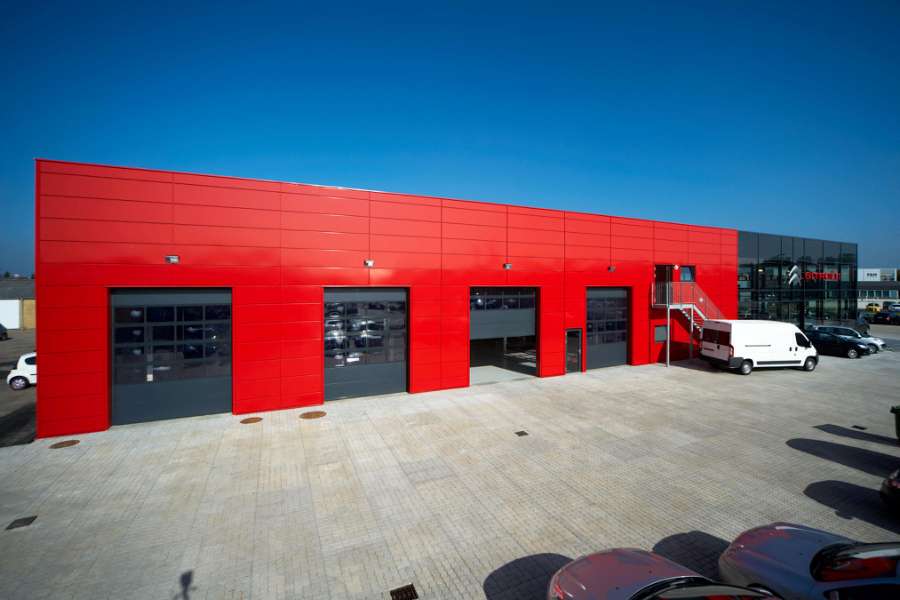 Facadeløsning lever op til bilbranchens traditioner, Vævervej 16, 8800 Viborg